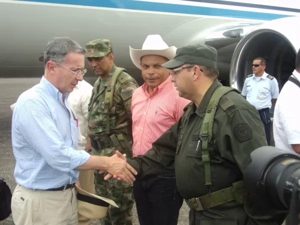 El presidente Álvaro Uribe Vélez  llegó a Arauca con el fin de analizar la situación de orden público. Lliderará un Consejo de Seguridad.
